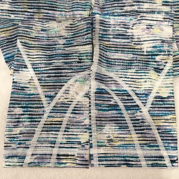 Lululemon Inspire Crop II | Blurry Belle (W6APRS) | Size 4 | EUC - Picture 12 of 12